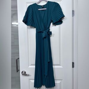Elegant Emerald Pleated Midi Dress